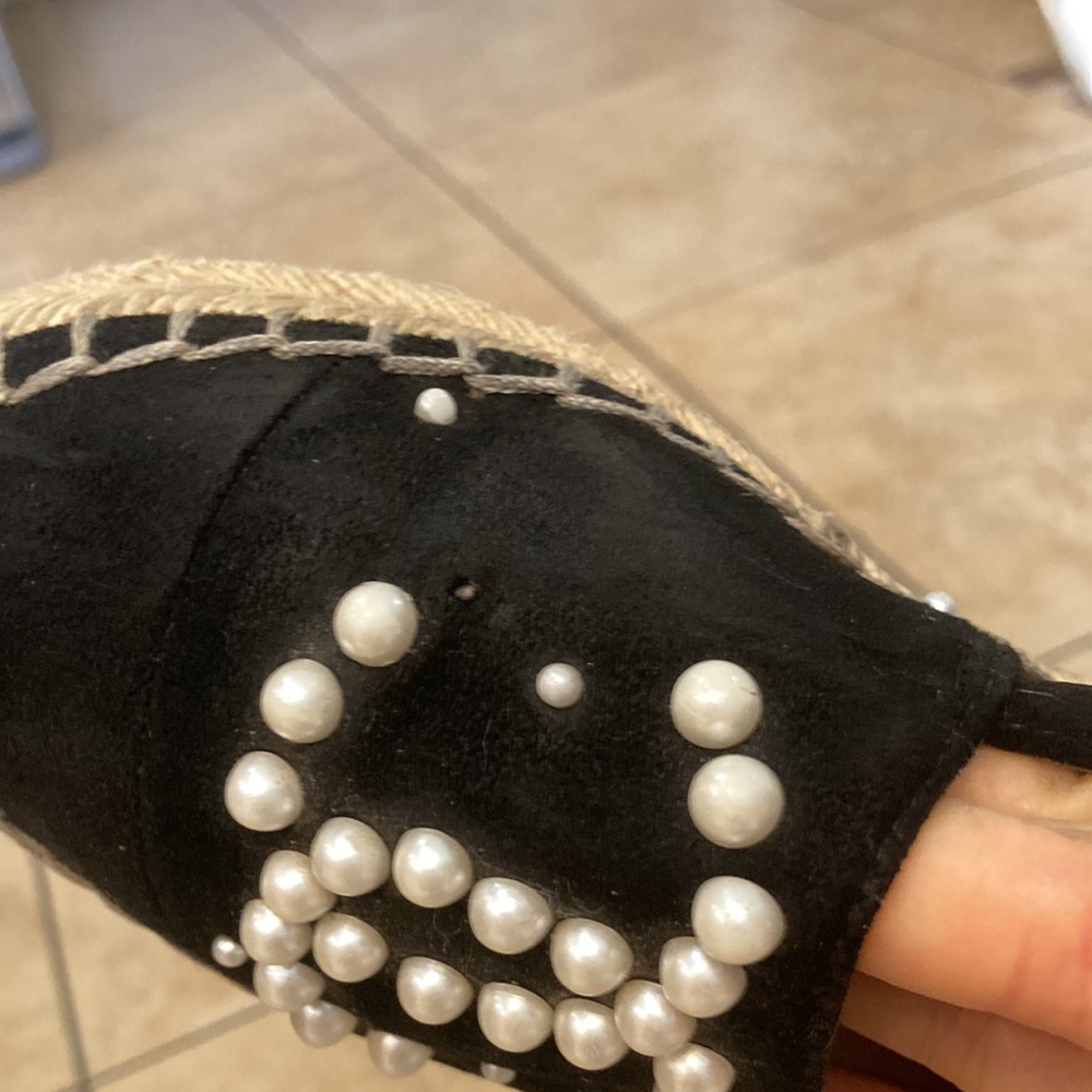 Preowned. EU 39. Black suede w/pearl C’s Authentic. - Picture 11 of 15